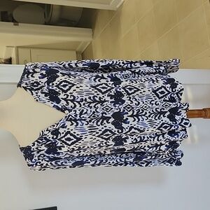 Lilly Pulitzer 3 button v-neck Henley